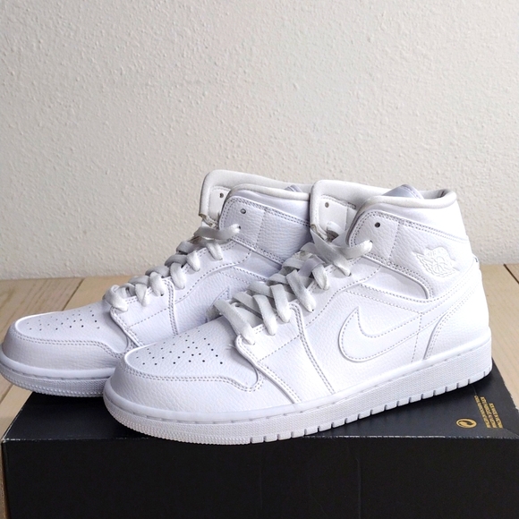 AIR JORDAN 1 MID-CUT BASKETBALL SHOES! - Picture 2 of 8